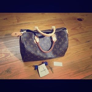 SOLD Louis Vuitton speedy 30
